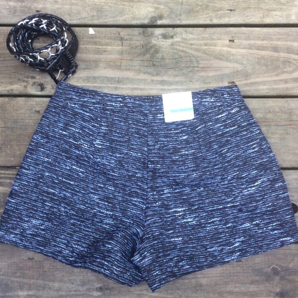 Old Navy Black & White Textured Lined Shorts Sz 2 - Picture 3 of 7